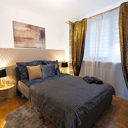 ClickTheFlat Bellottiego Apart Rooms-3